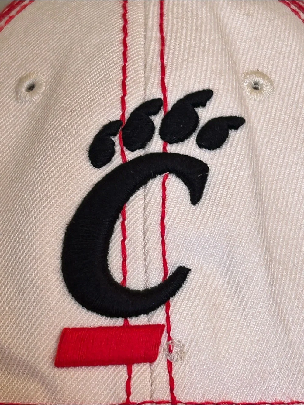Top of the World Cincinnati Bearcats Stretch Fit Hat Red White Contrast Stitch